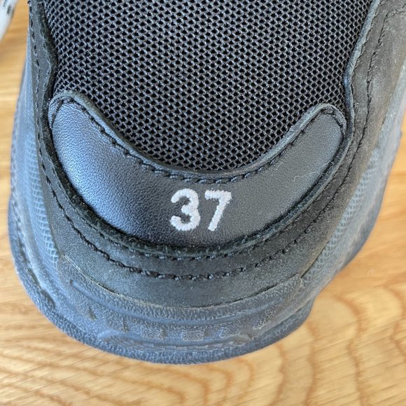 Balenciaga Black and White Sneakers - Picture 4 of 10